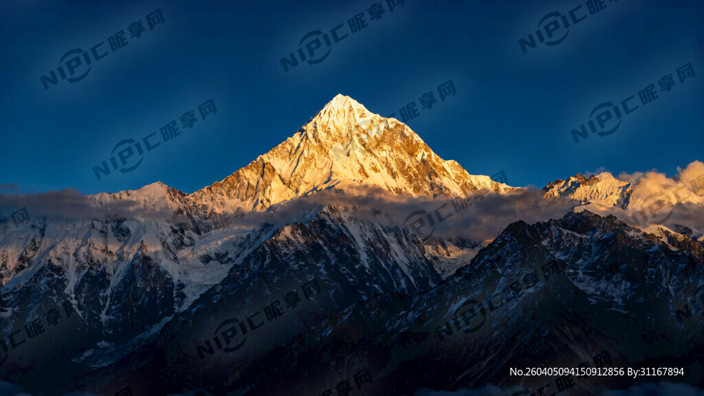 帮我设计一个以贡嘎雪山为主体