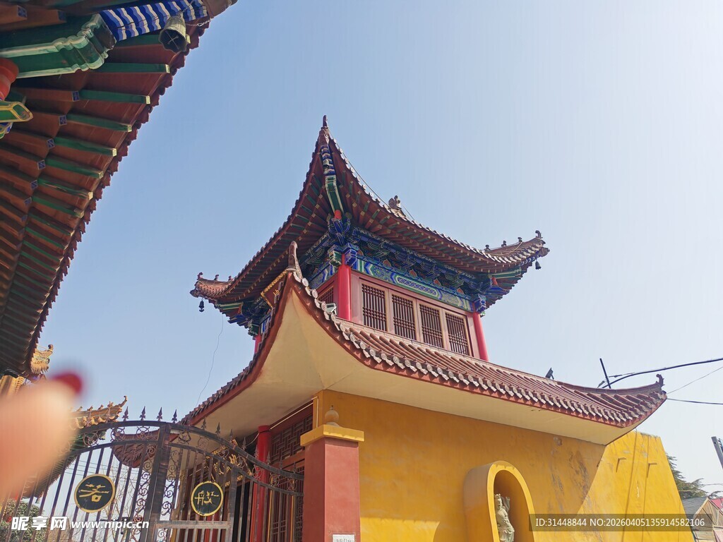 中式古建塔楼一角