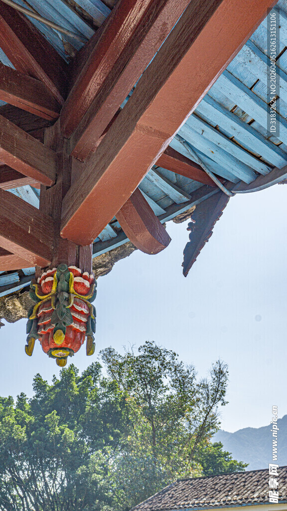中式屋檐下的多彩装饰细节