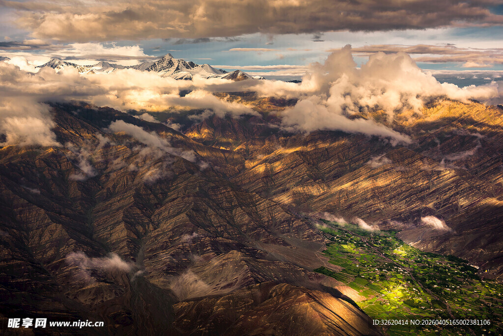 壮丽山景云海景观