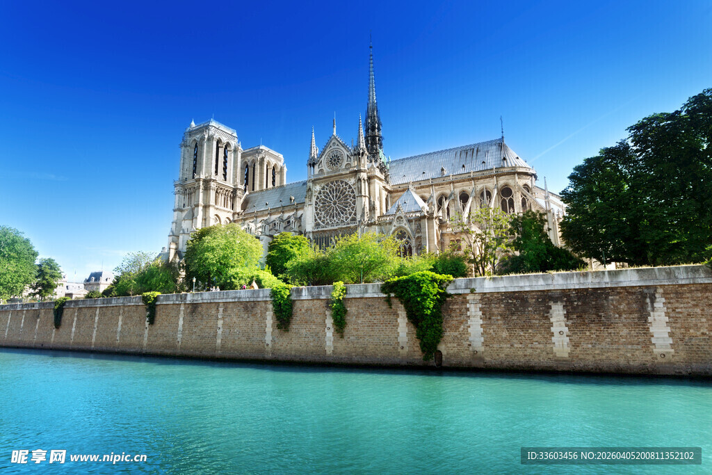 巴黎圣母院河畔美丽景致