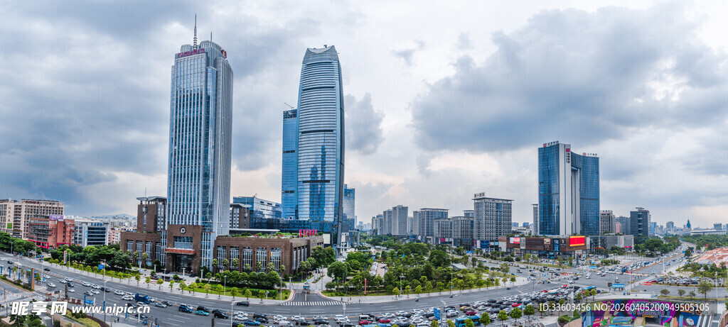 城市天际线中的现代建筑群