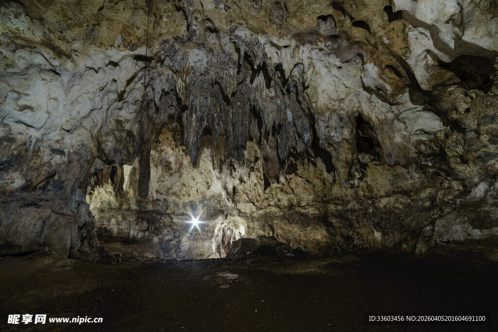 神秘地下溶洞景观