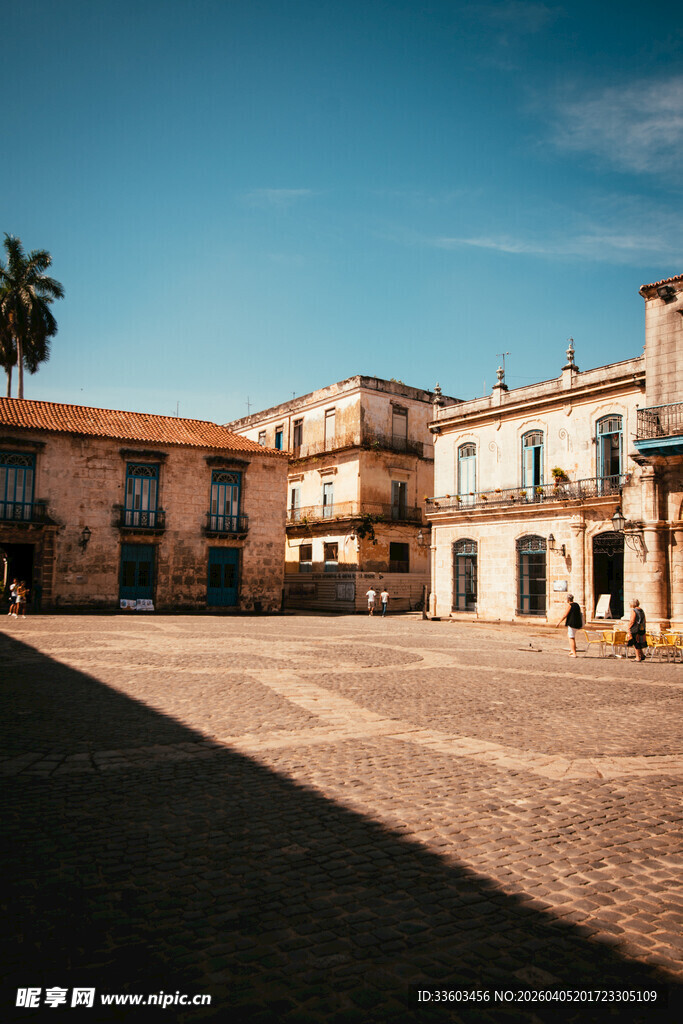 古老广场上的欧式建筑