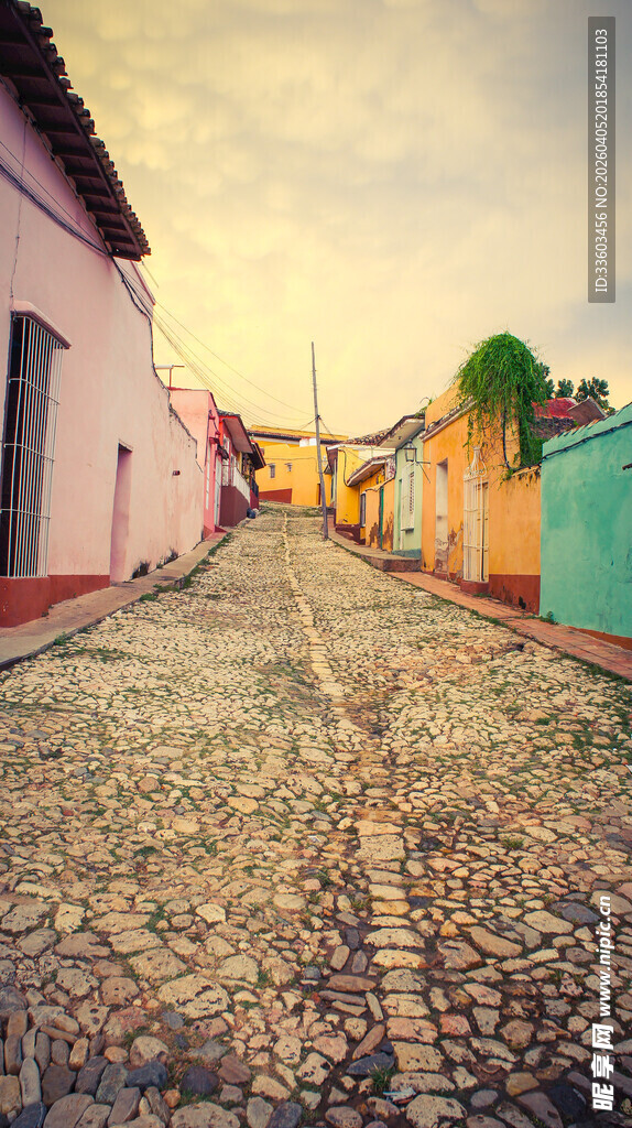 彩色小巷的古朴石子路