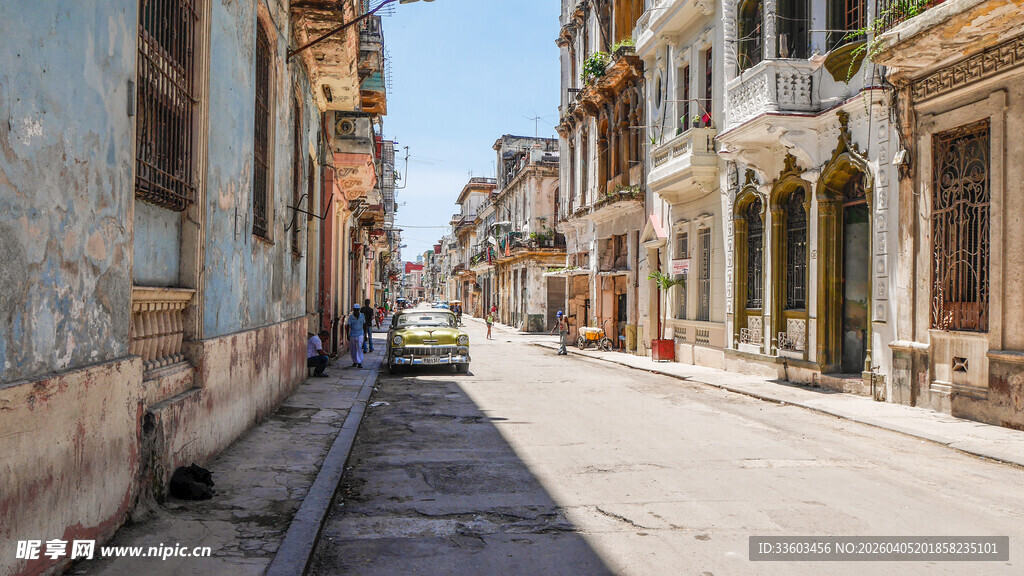 古老街道的异域建筑风貌