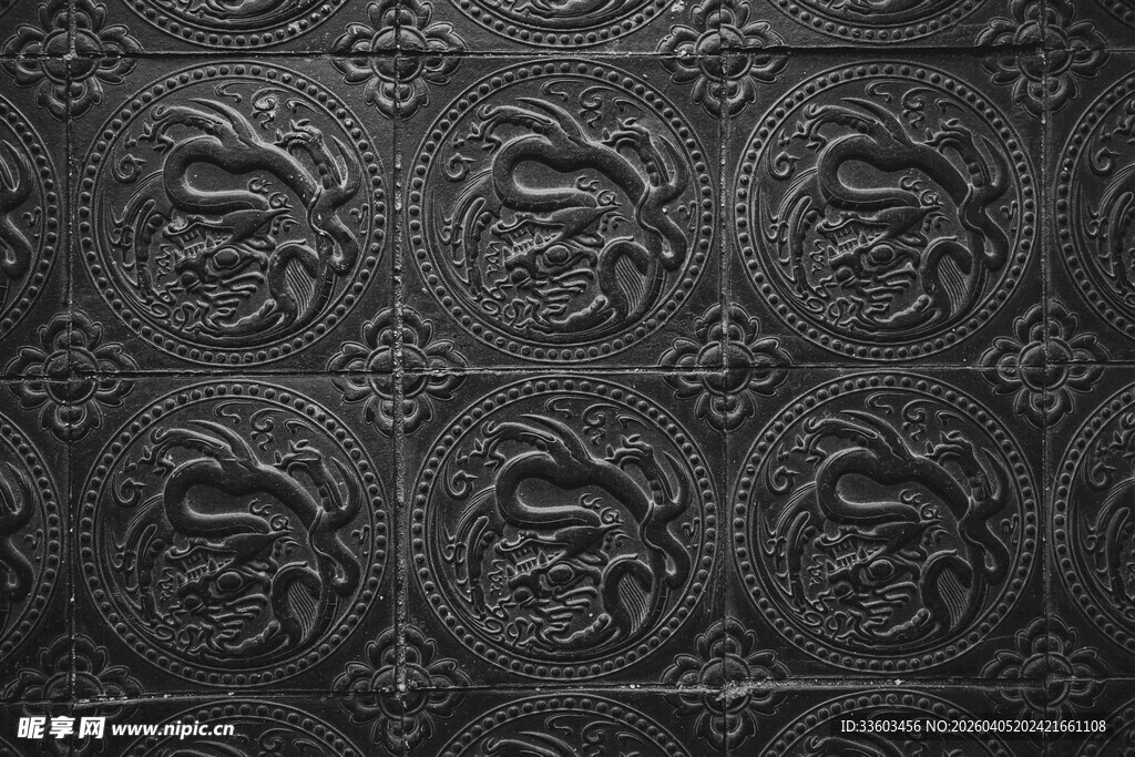 黑色浮雕花纹图案