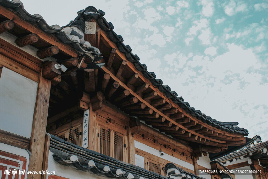 传统中式古建筑屋檐一角