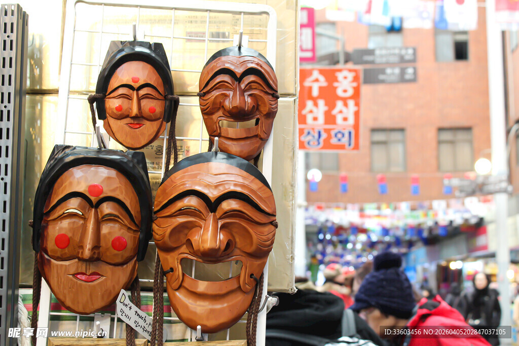 传统木质面具展示