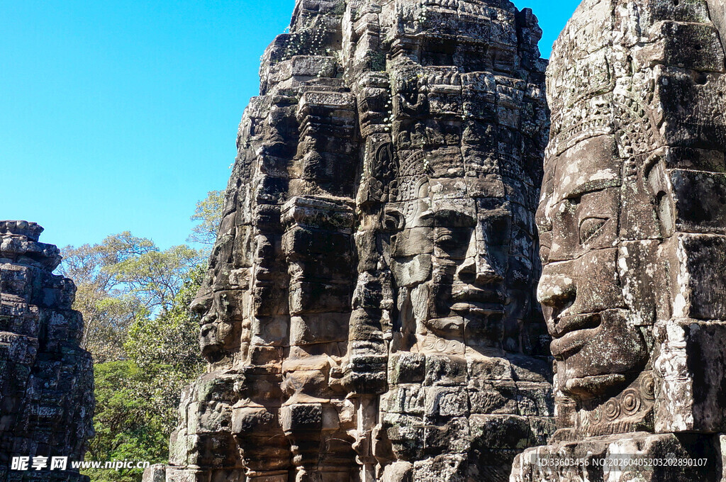 吴哥窟巨型石像