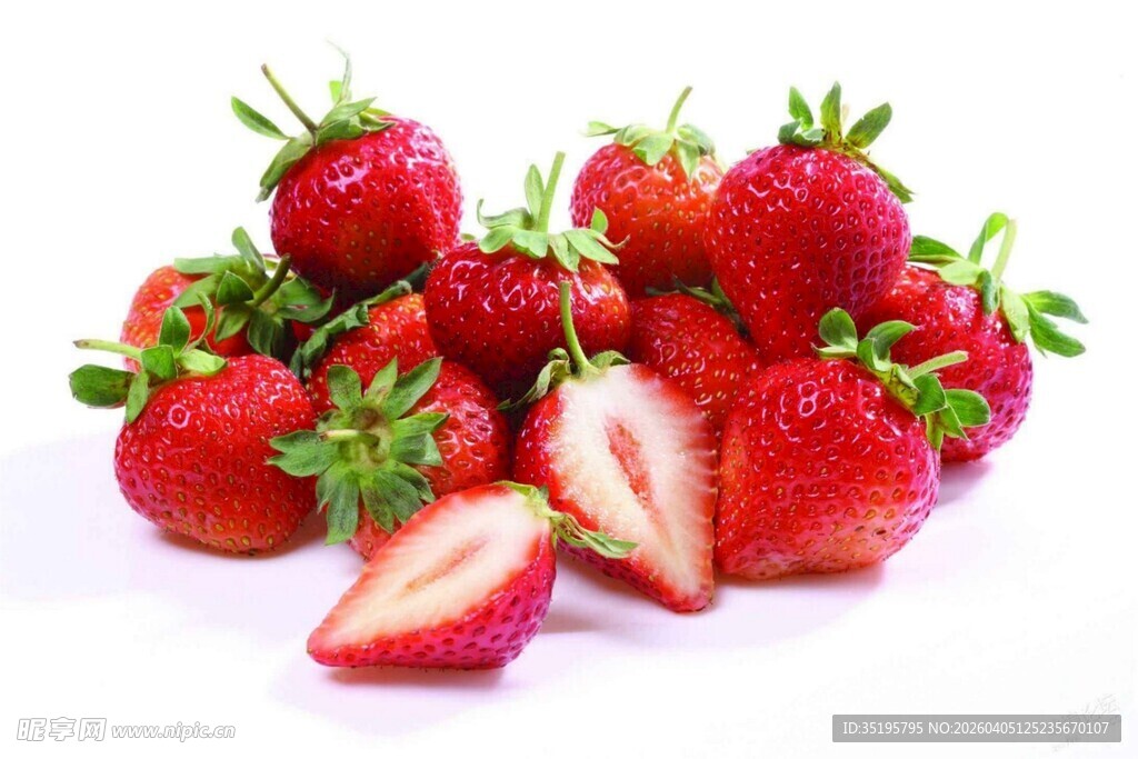 新鲜诱人的草莓堆叠