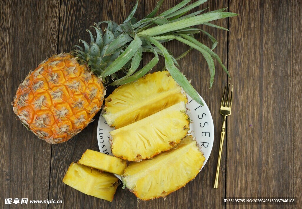新鲜菠萝切片摆盘展示