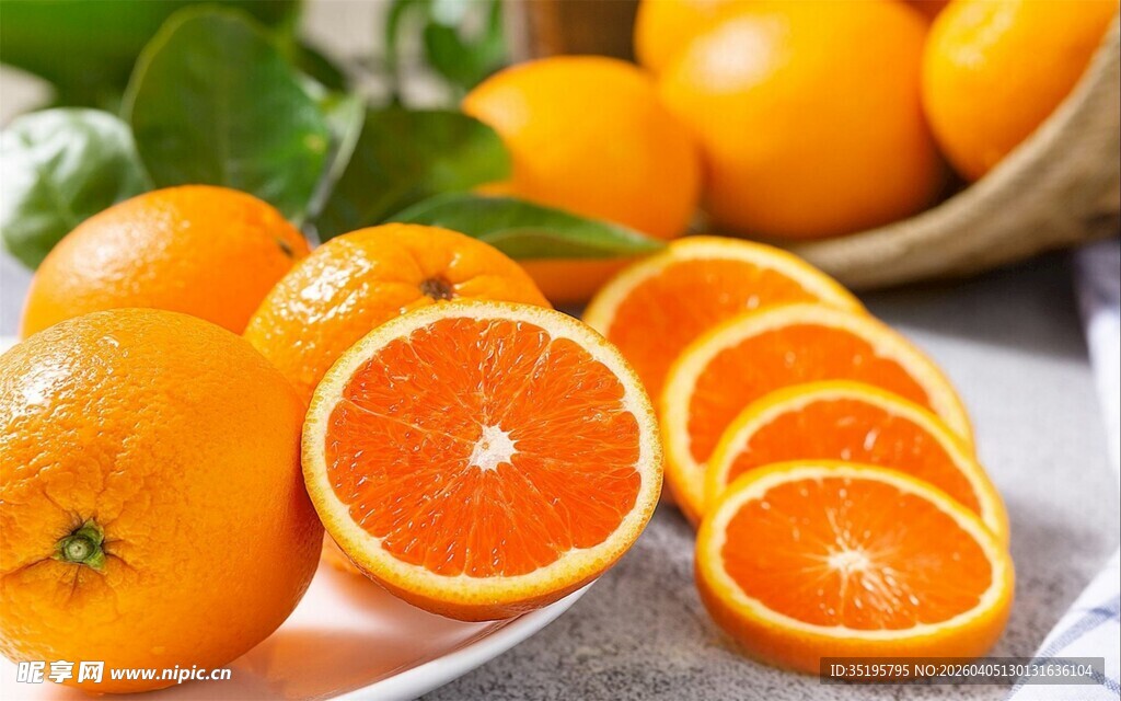 新鲜橙子色泽诱人