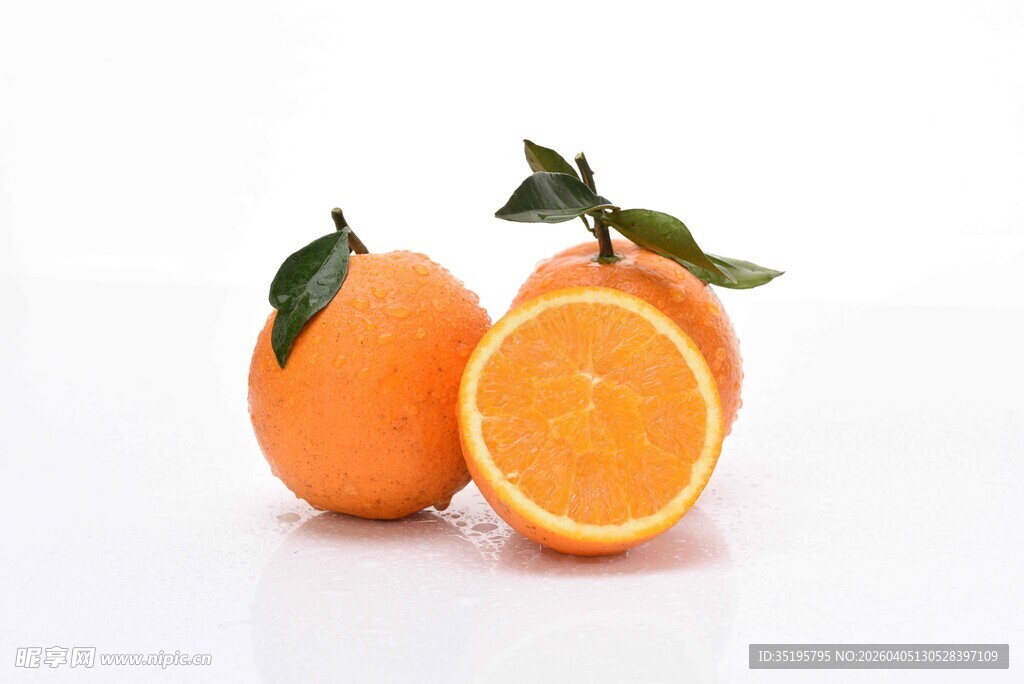 新鲜橙子饱满多汁诱人