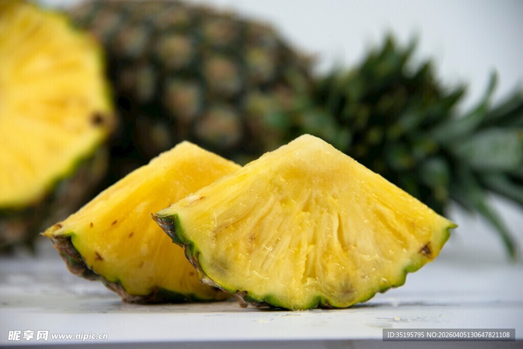 新鲜切块菠萝色泽诱人