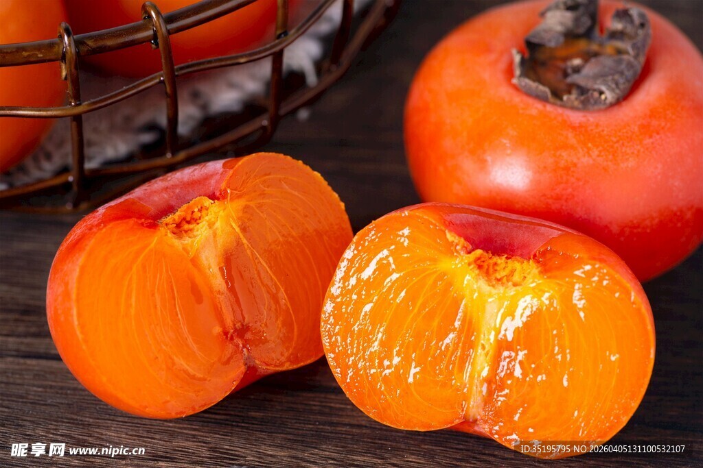 新鲜柿子果肉饱满色泽诱人