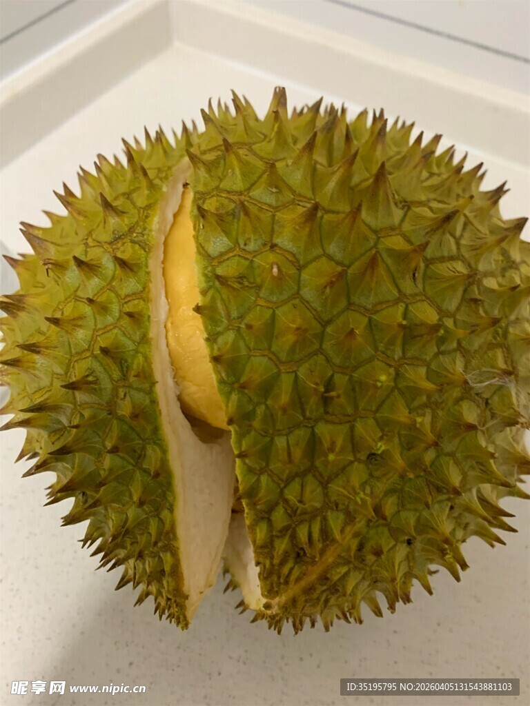 切开的榴莲果肉