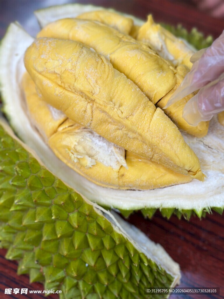 剥开的香甜榴莲果肉