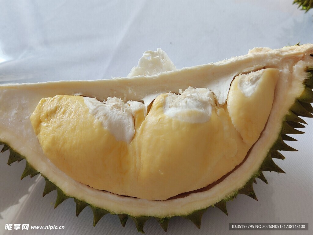 切开的美味榴莲果肉