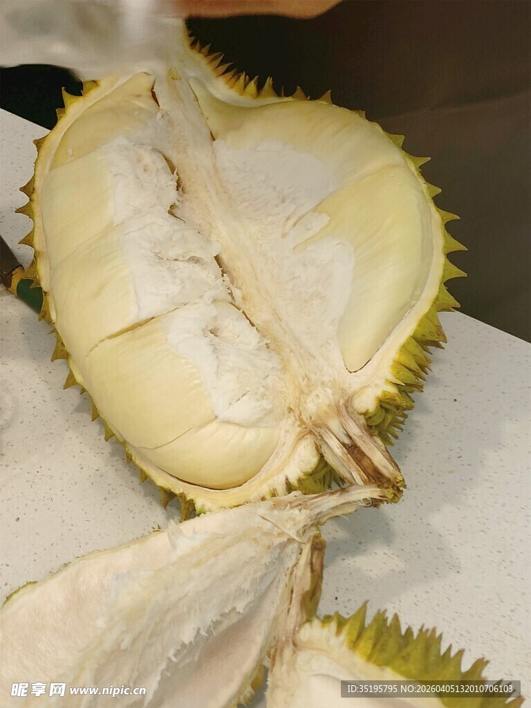 剥开的榴莲果肉
