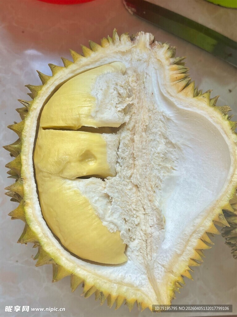 切开的新鲜榴莲果肉