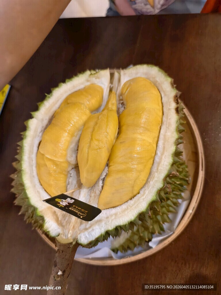 切开的新鲜榴莲果肉