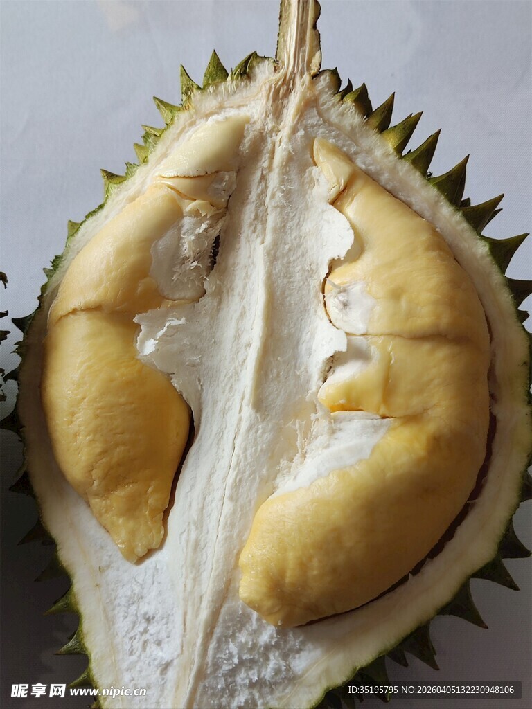 剥开的香甜榴莲果肉