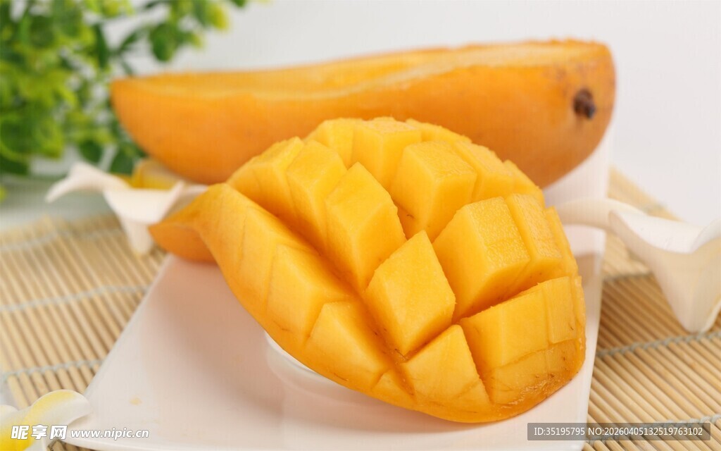 新鲜切块芒果色泽诱人