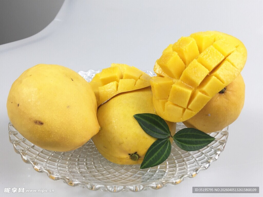 晶莹盘中鲜芒果