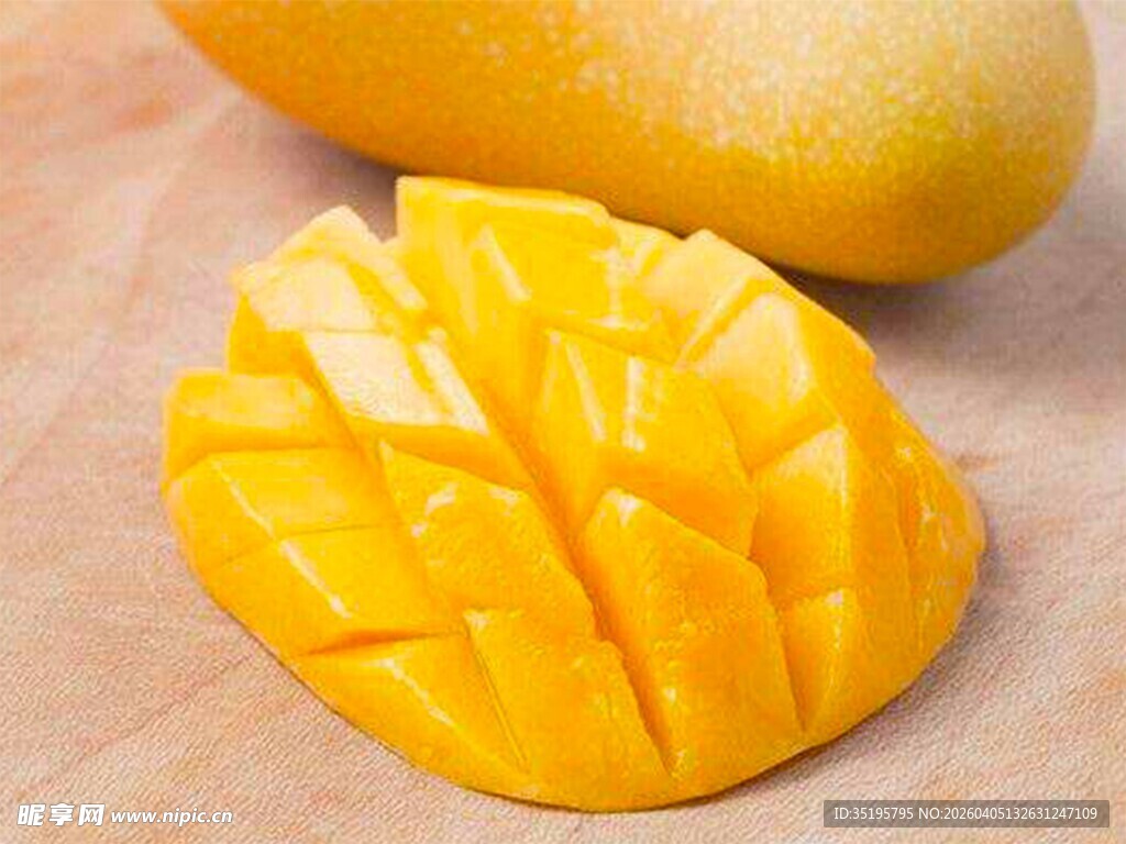 切开的新鲜芒果果肉