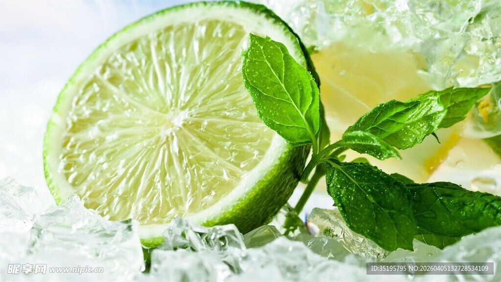 青柠薄荷冰饮清爽诱人