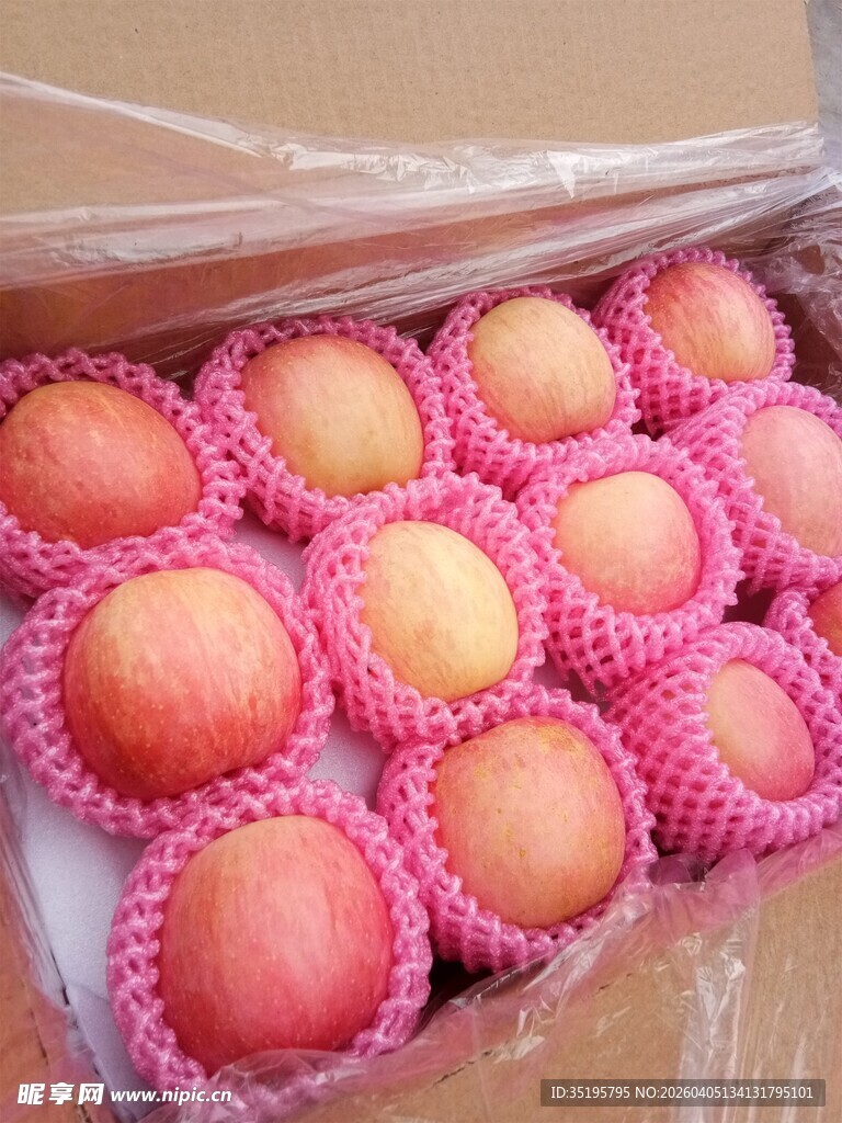 盒装粉色网套保护的苹果