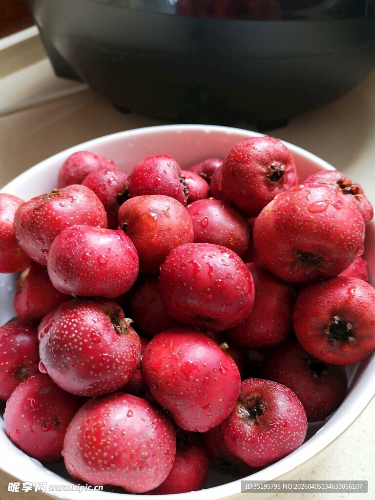 碗中红山楂色泽诱人