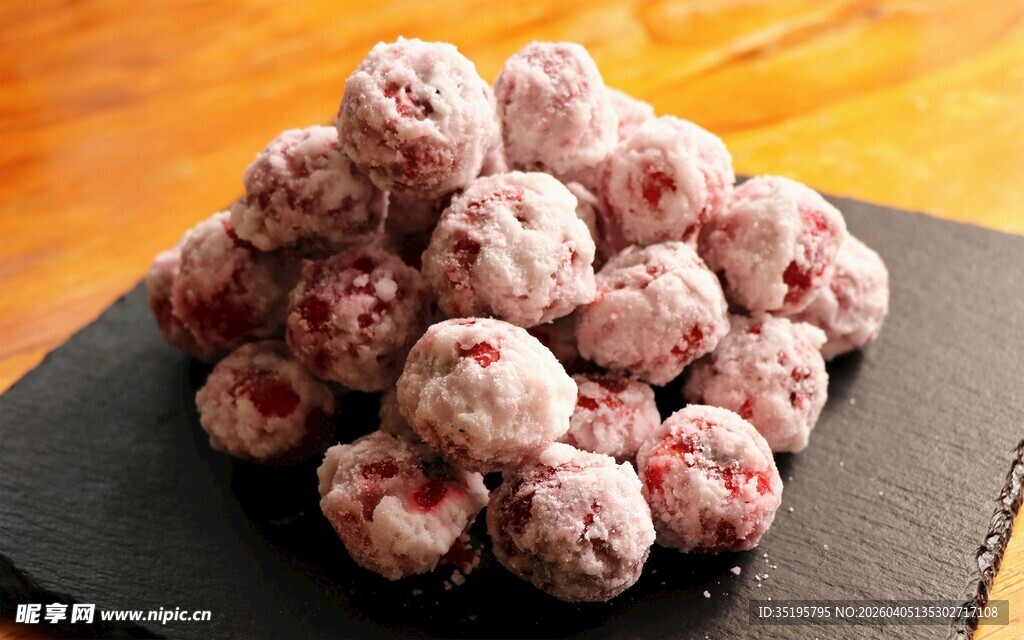 美味糖霜草莓球