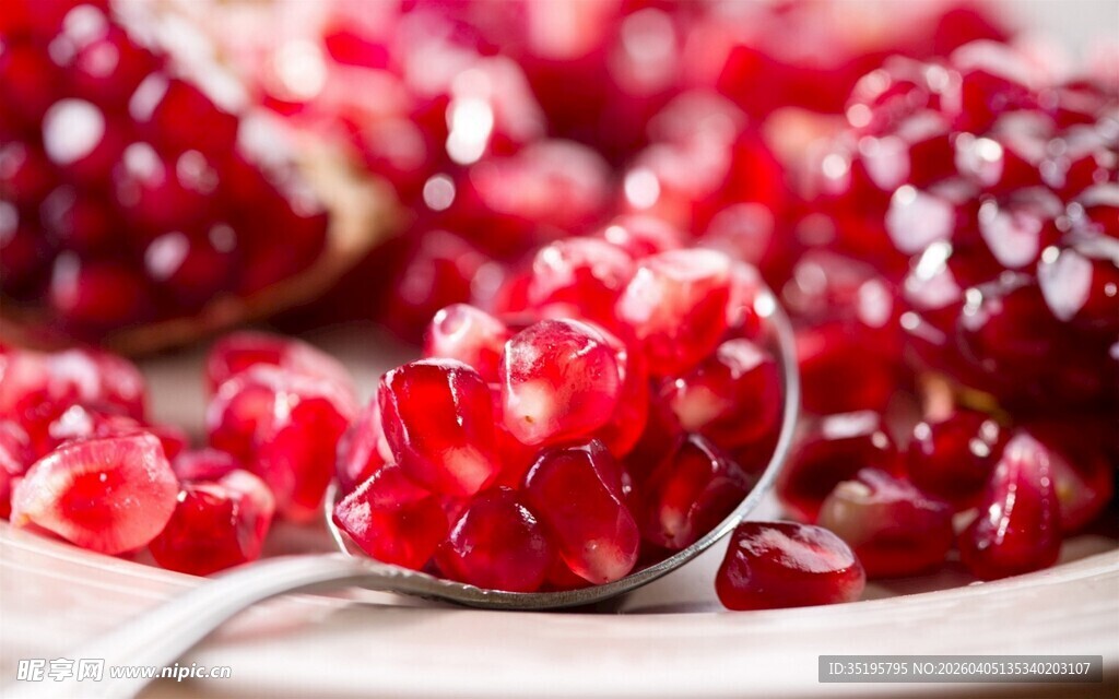 新鲜红石榴籽特写