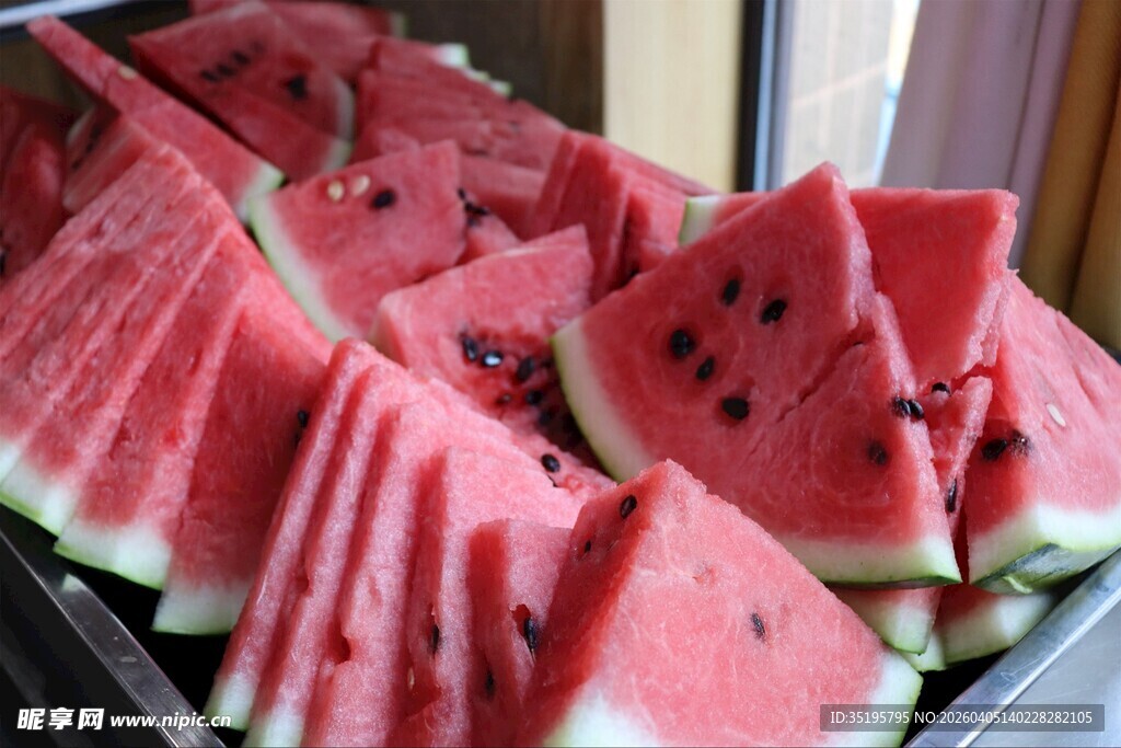 新鲜切块西瓜待品尝