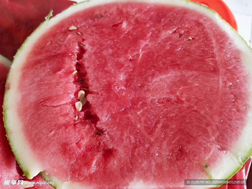 鲜红多汁的美味西瓜