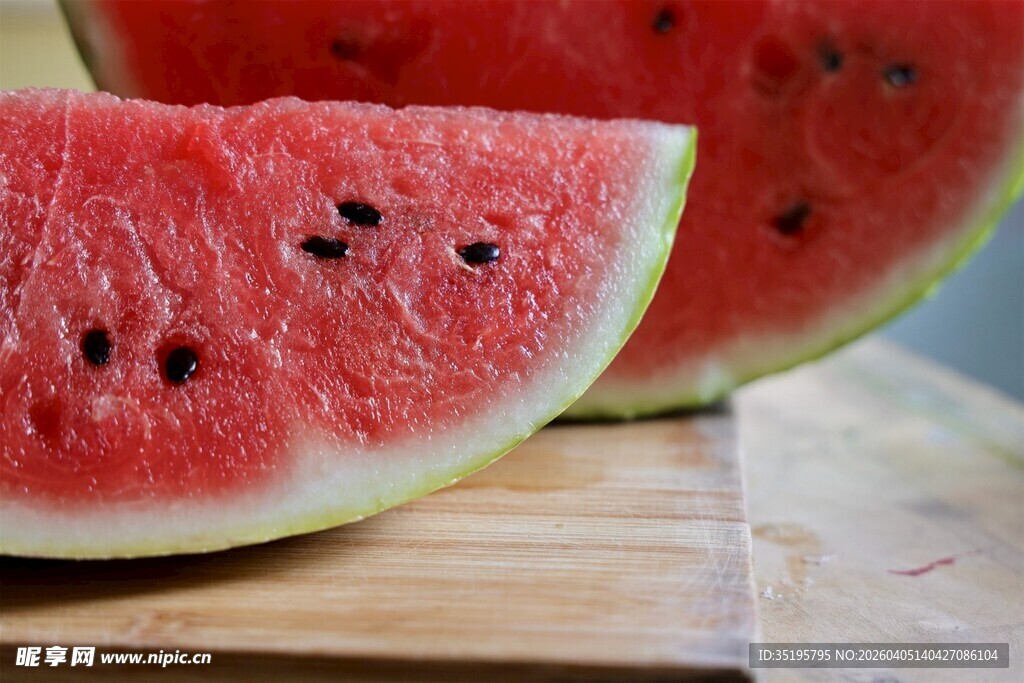 新鲜西瓜切片展示