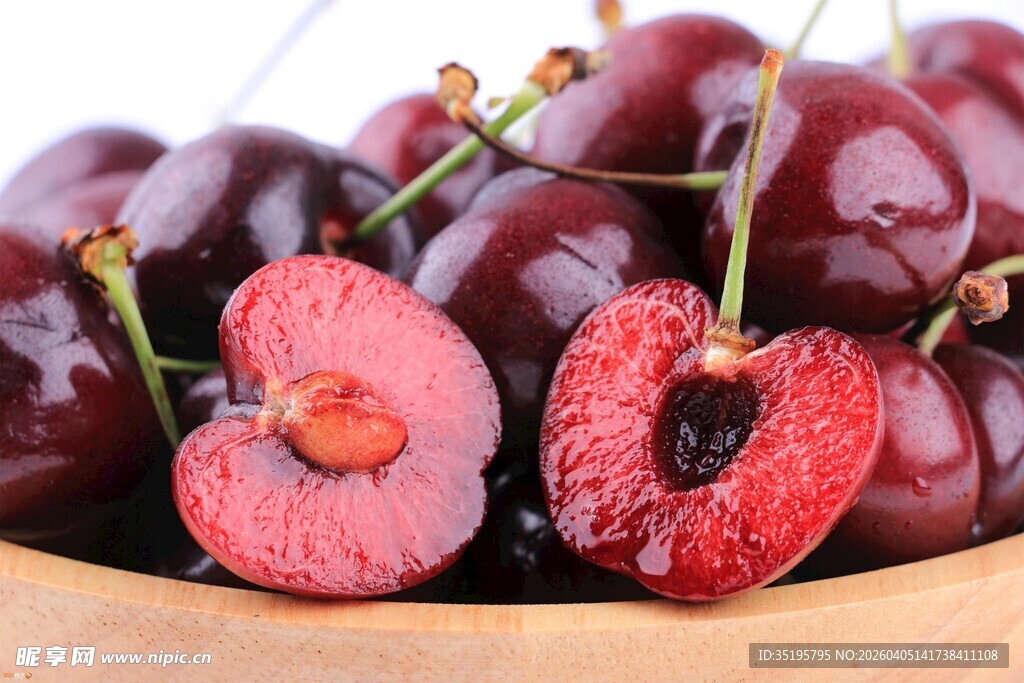 新鲜饱满的车厘子