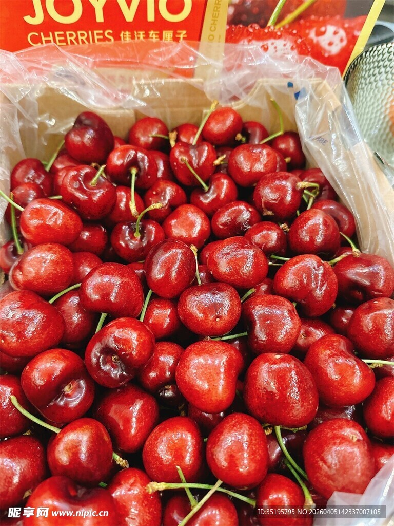 新鲜饱满的车厘子