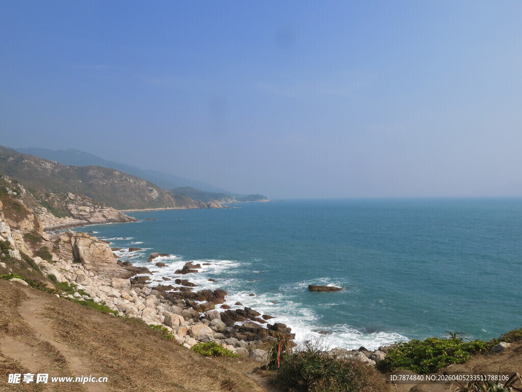 海岸风光 蜿蜒小路伴波涛