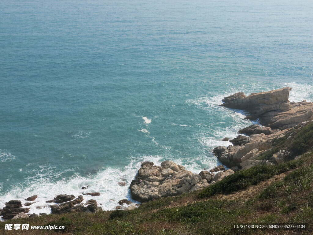 海岸风光 海浪拍击礁石