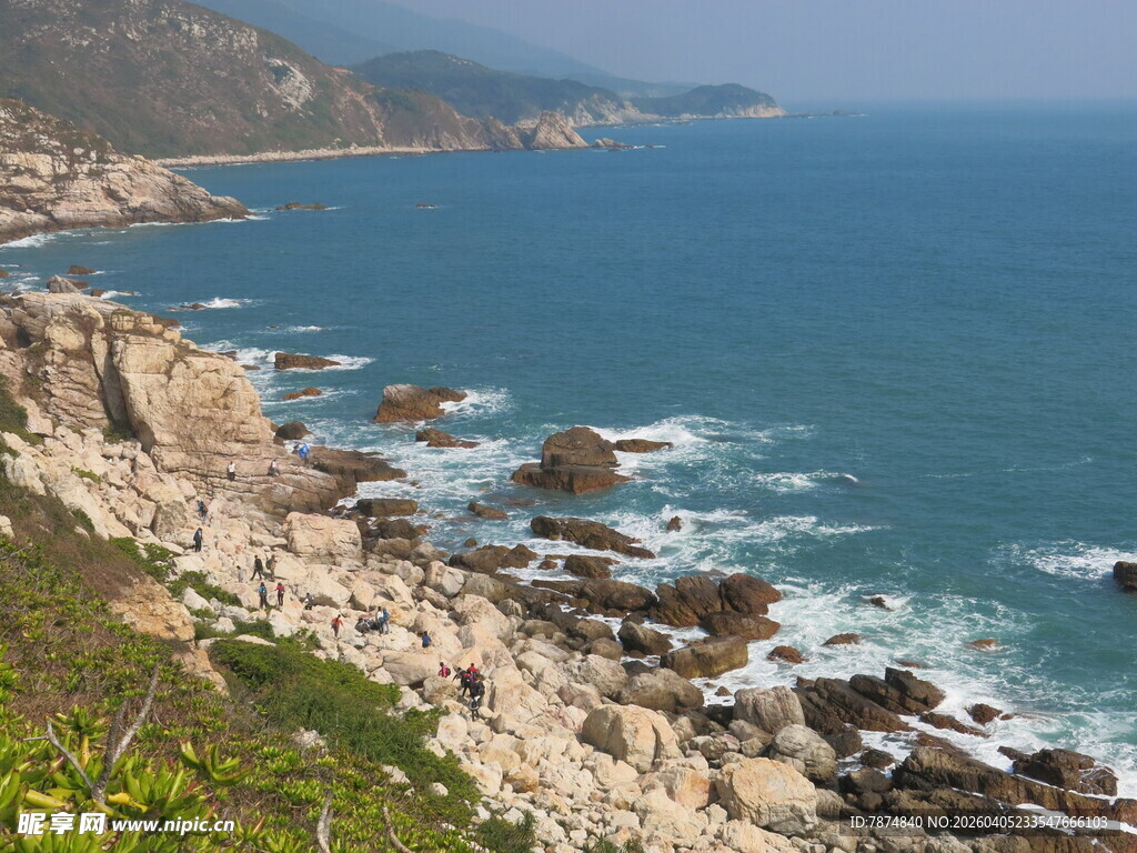 海岸风光 碧海与礁石相依