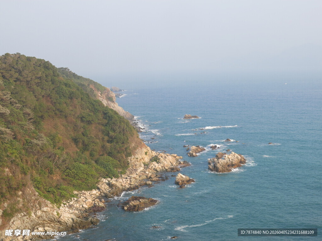 海岸风光 碧海与青山相映