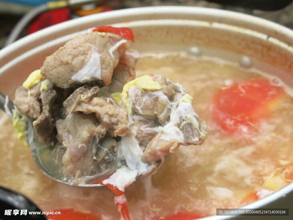 番茄排骨靓汤美味诱人