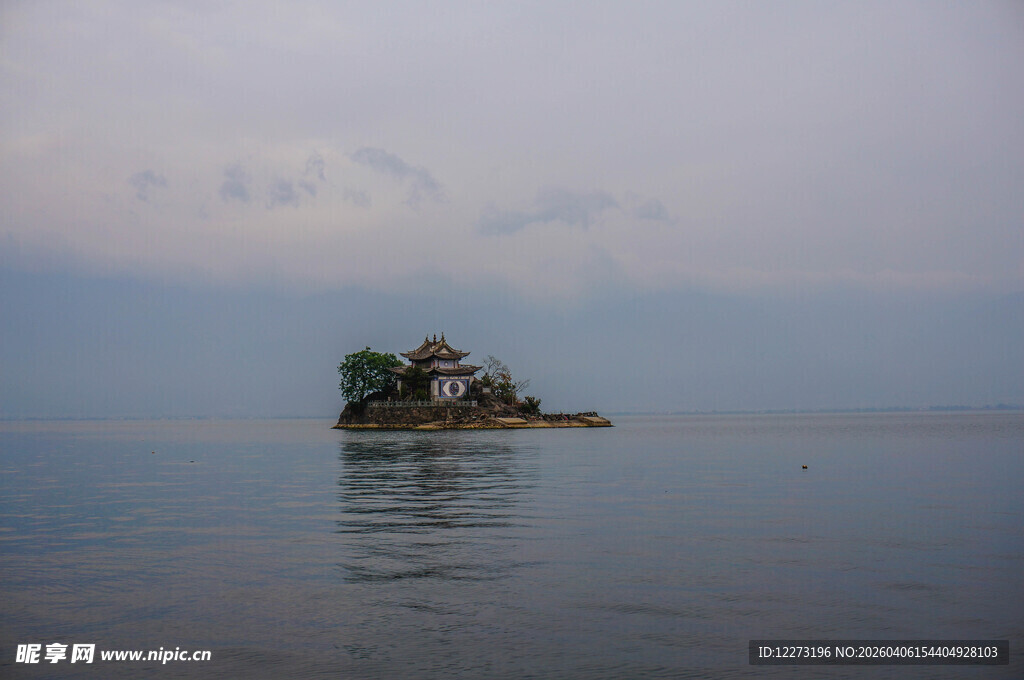 孤岛上的静谧风光