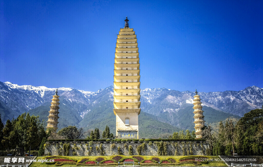 大理崇圣寺三塔壮丽景观