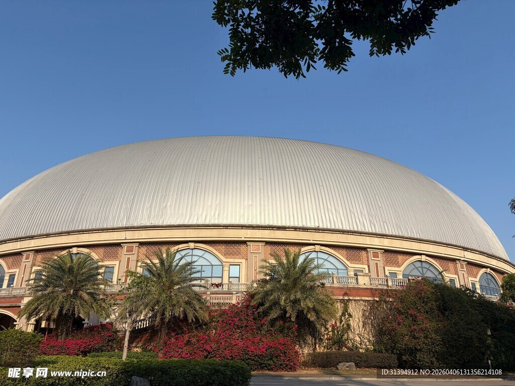 圆顶建筑外观风景