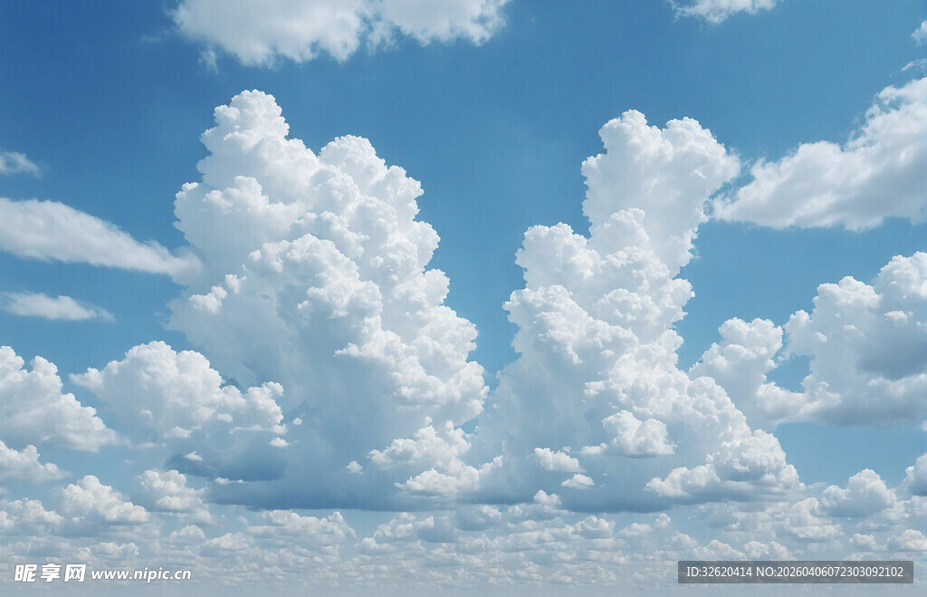 蓝天白云下的梦幻云朵
