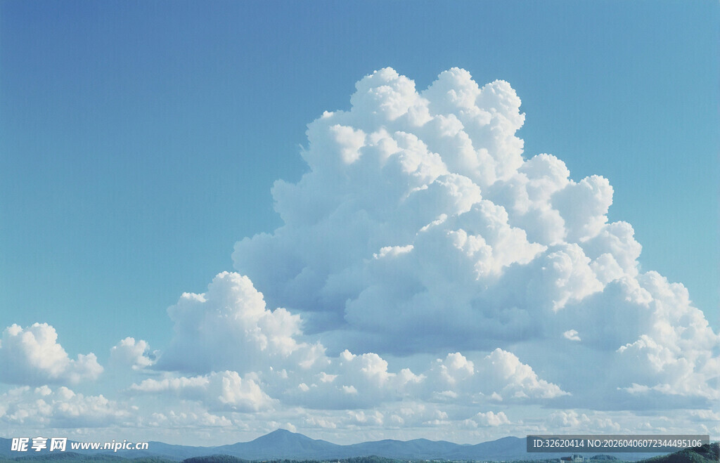 蓝天之下的蓬松云朵